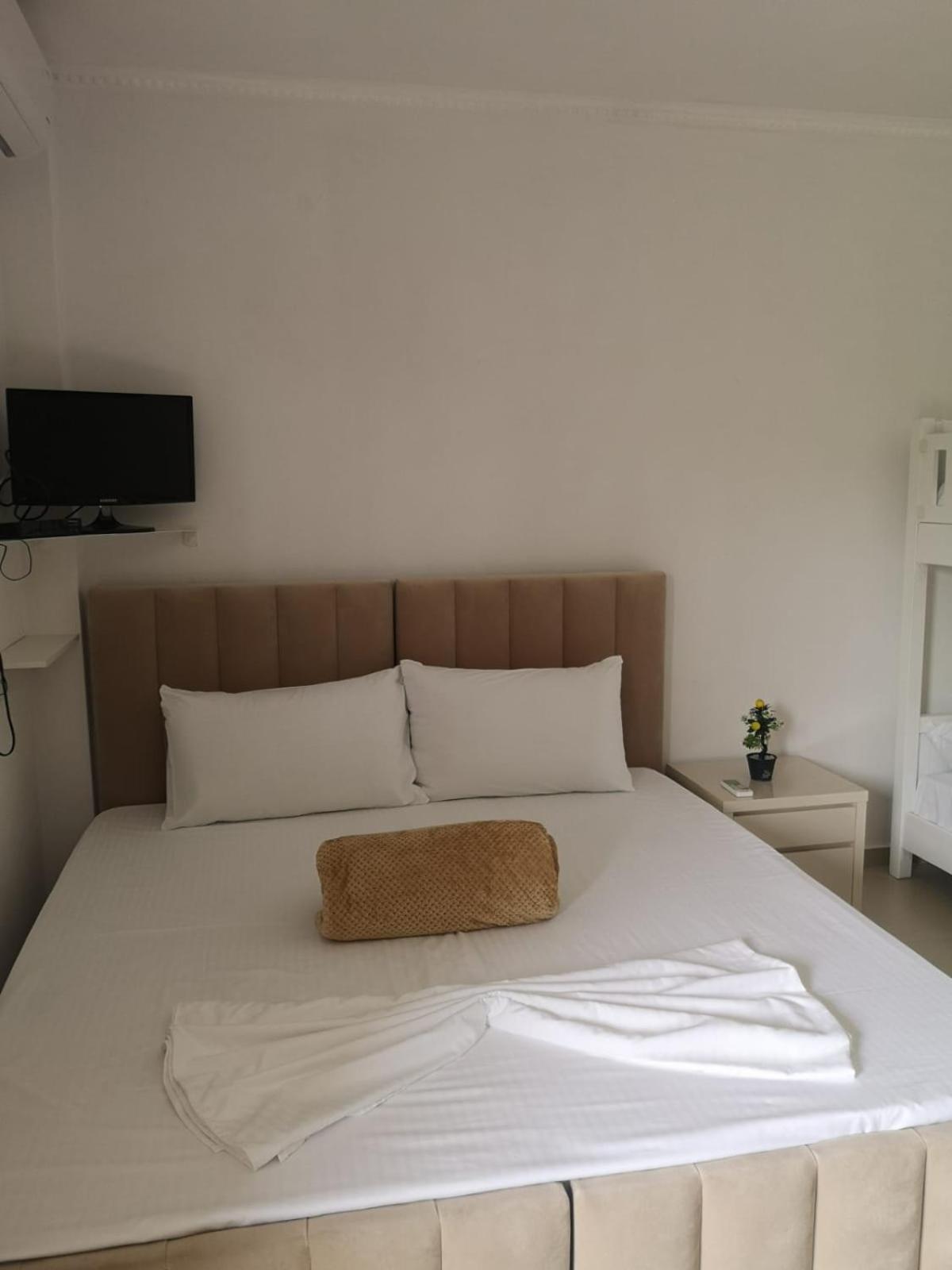 Guest House Emi Berat Exterior foto